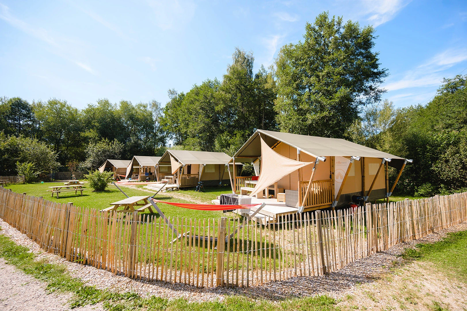 camping-au-clos-de-la-chaume-safaritenten-rijtje