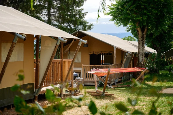 Camping Le Coin Tranquille - Nomad schuin vooraanzicht